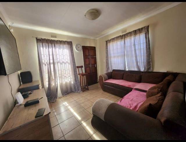 3 BEDROOM HOUSE FOR SALE IN THATCH HILL ESTATE